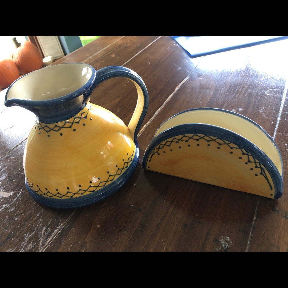 Pitcher & napkin holder